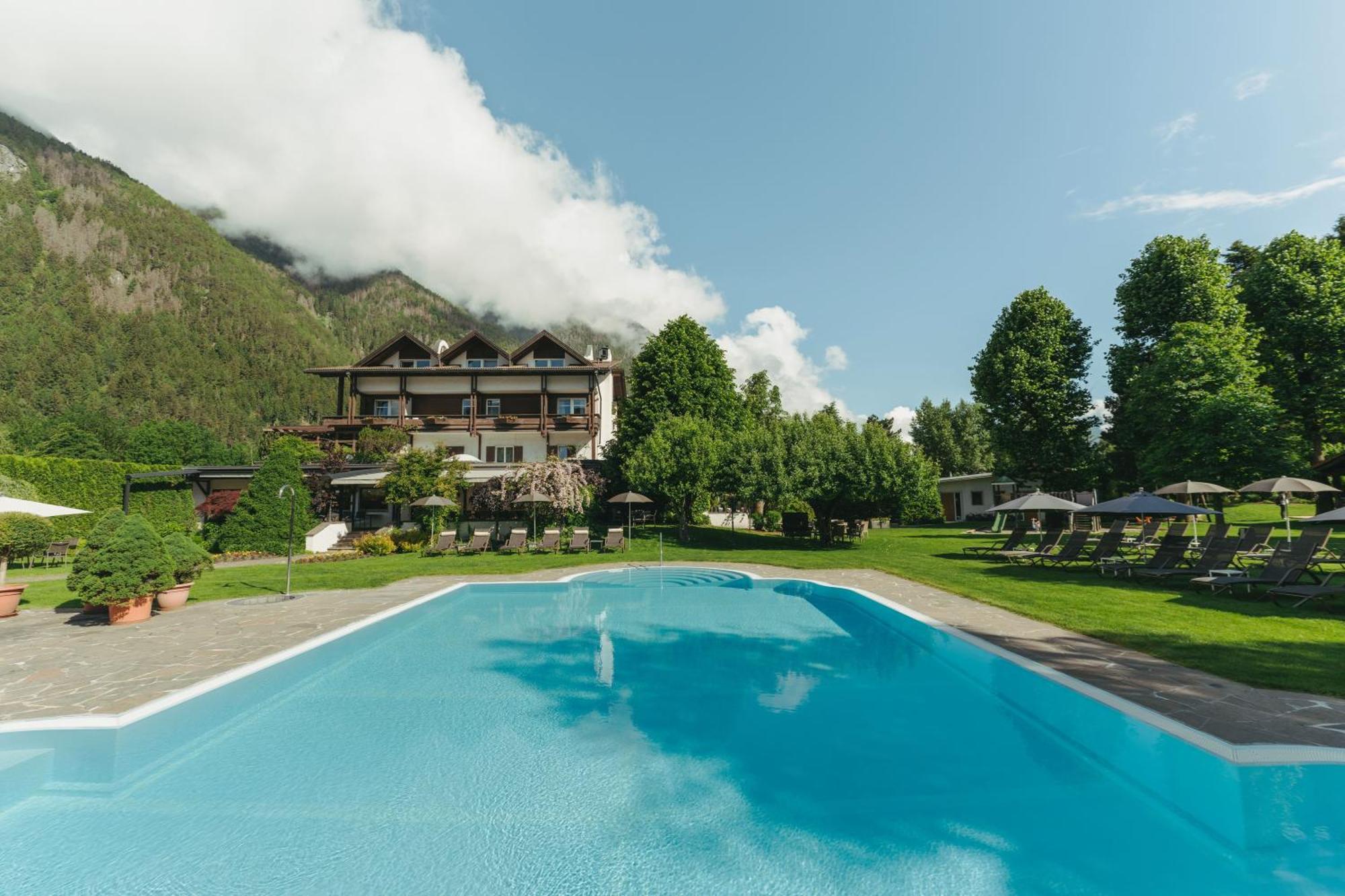 Ferien & Wellnesshotel Windschar Brunico Ngoại thất bức ảnh
